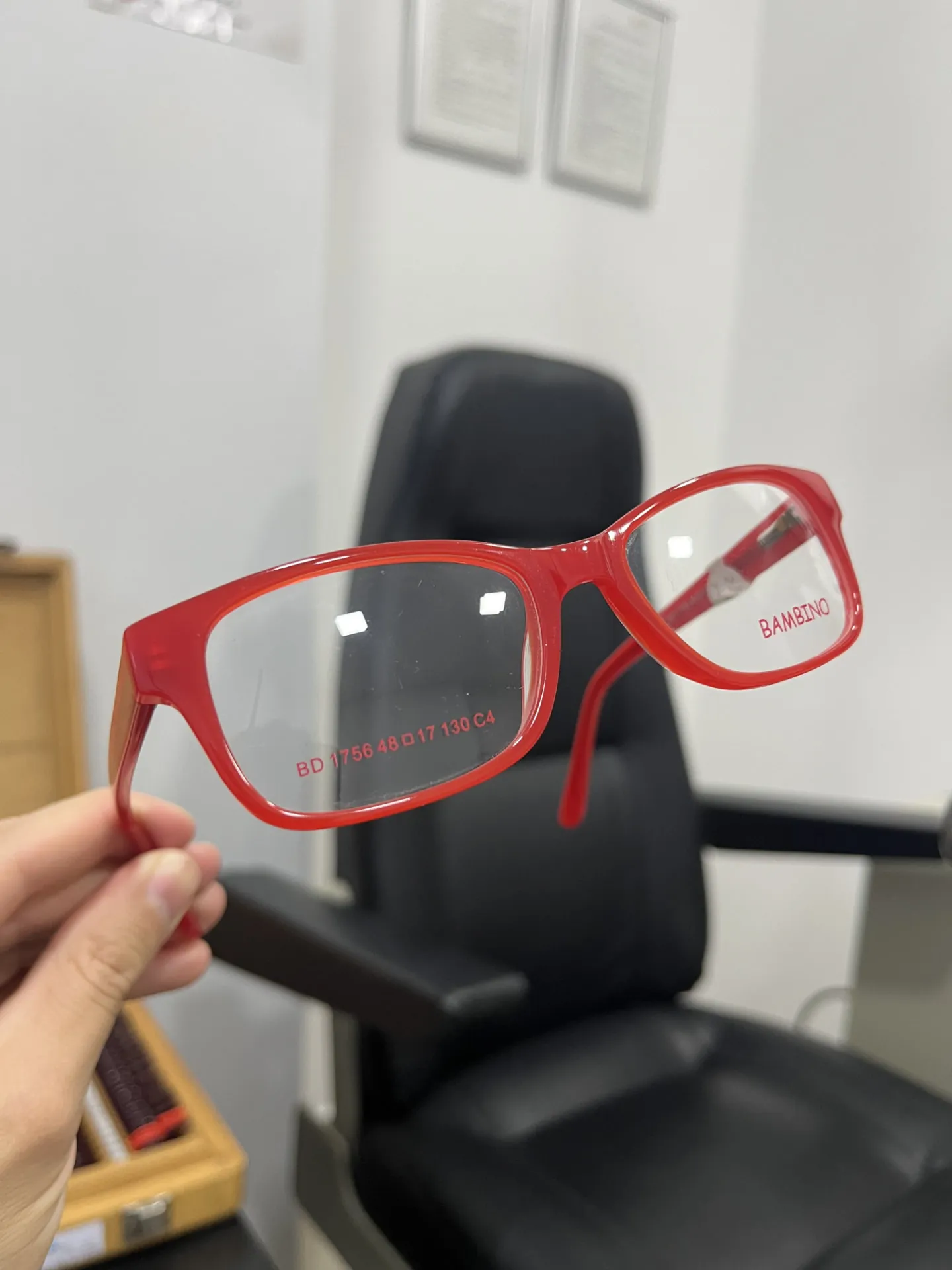 Montura infantil para gafas con fórmula en Óptica Apolo