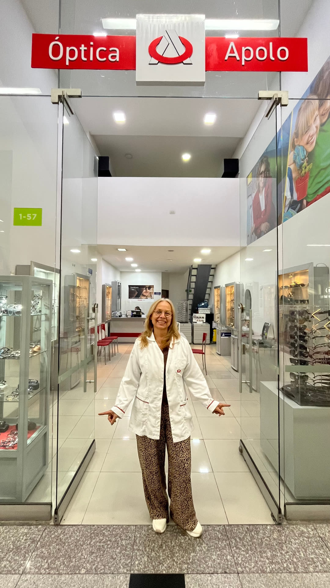 Fachada de Óptica Apolo en el Centro Comercial Bulevar Niza, Bogotá