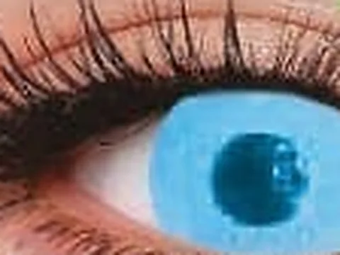 Lente de contacto de color Anyday ZY-914: neón azul, en un ojo